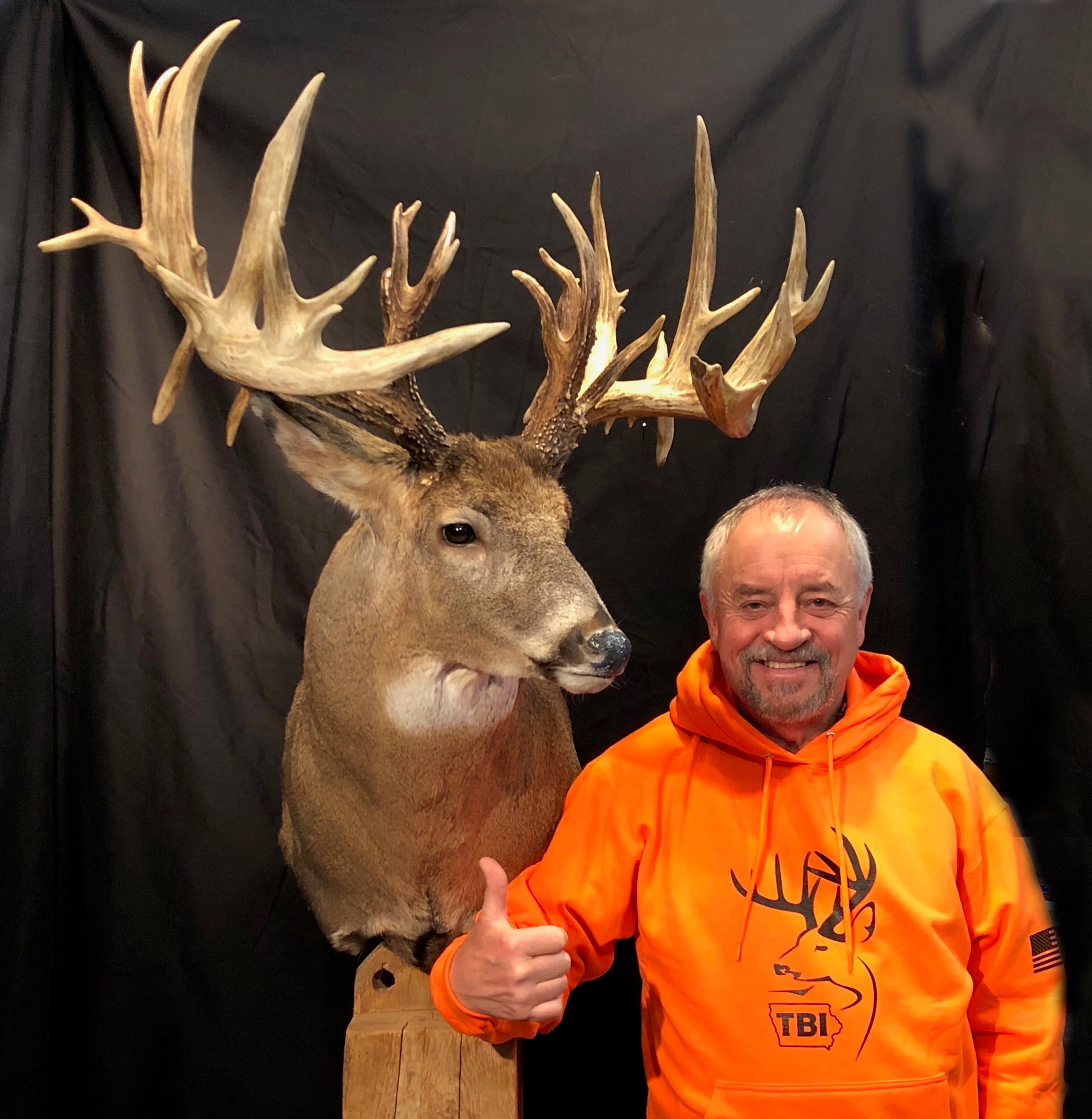 Larry with the mounted Deric Sieck buck